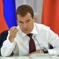 Медведев предложил сажать болельщиков за брошенные петарды