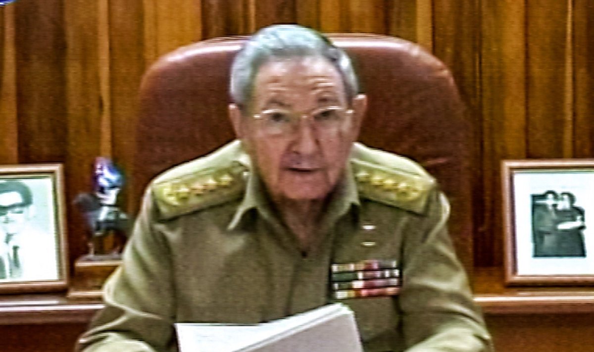 Raulis Castro praneša, kad Kuba atkūrė diplomatinius santykius su JAV