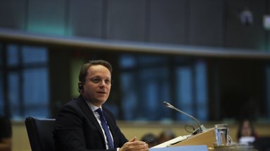 Eurokomisaras: derybų su Skopje ir Tirana pradžiai pritarusi ES atgavo „patikimumą“