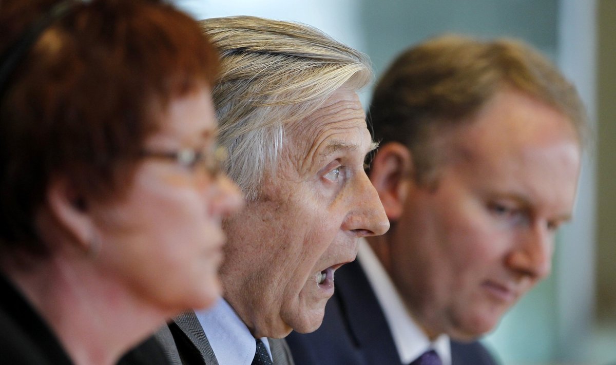 ECB prezidentas Jean-Claude Trichet (viduryje)