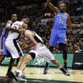 Senukų vedami „Spurs“ į „Thunder“ klubo krepšį įmetė net 122 taškus