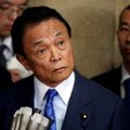 Japonijos ministras pripažino taisymus su nepotizmo skandalu susijusiuose dokumentuose