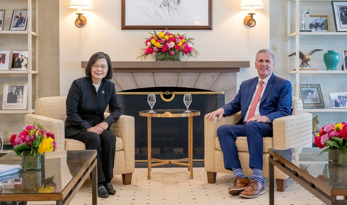 Taivano prezidentė Tsai Ing-wen, susitikusi su JAV Atstovų Rūmų pirmininku Kevinu McCarthy, dėkojo Vašingtonui