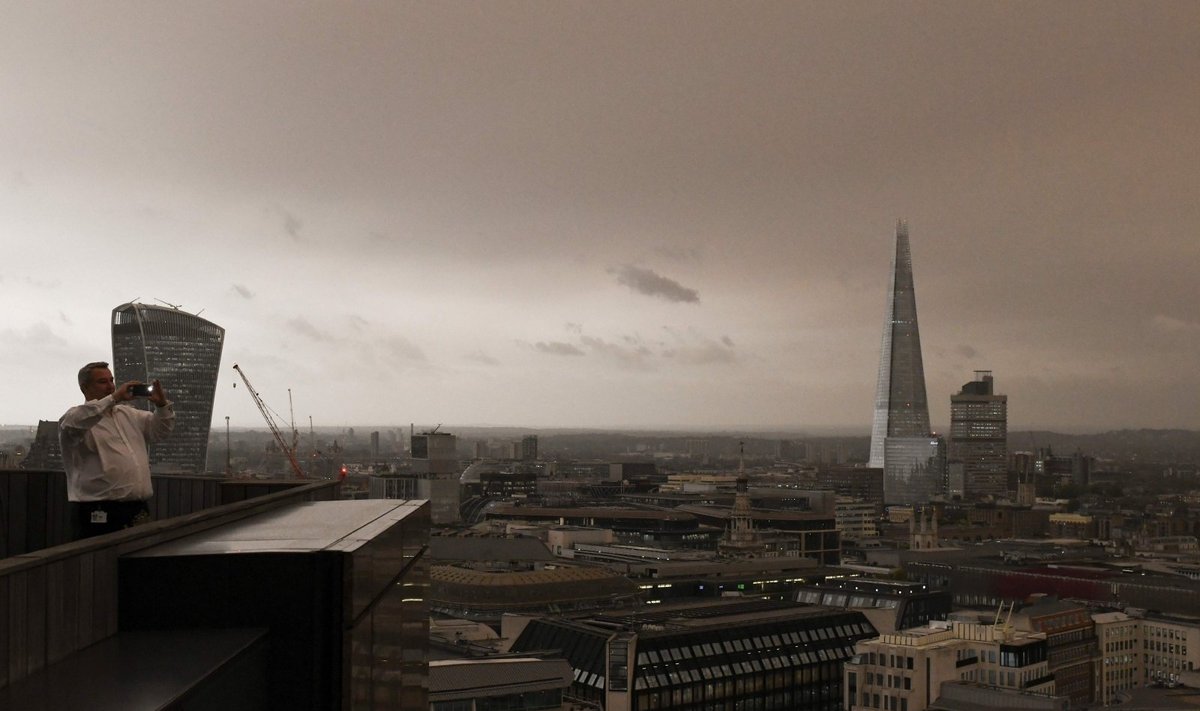 Dulkių audra virš Londono 2017 m.