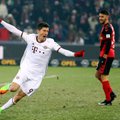 „Bundesliga“ grįžo: R. Lewandowskis išplėšė dramatišką pergalę „Bayern“ klubui