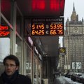 Simptominis ekonomikos gydymas – Rusijos rublis sustiprėjo po netikėto sprendimo ženkliai padidinti palūkanų normą