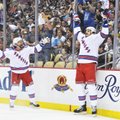 „Blackhawks“ ir „Rangers“ klubai – pirmieji NHL konferencijų finalininkai