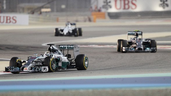 „Formulės-1“ vadovai nori, kad komandos iš tikro pradėtų lenktyniauti