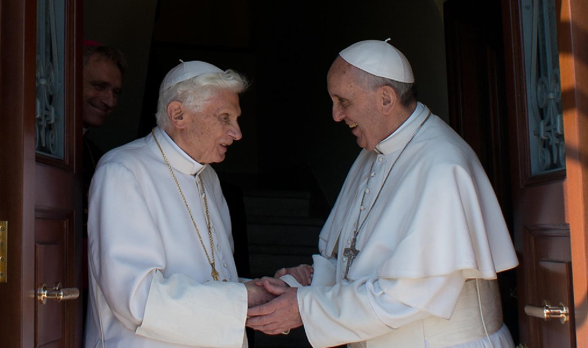 Popiežius emeritas Benediktas XVI ir popiežius Pranciškus