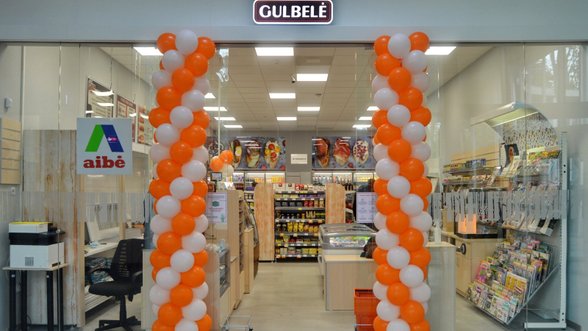 Vilkaviškio stotyje duris atvėrė „Gulbelė Express“ parduotuvė: formatas pritaikytas skubantiems