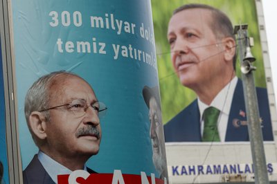 Kemalio cir Recepo Tayyipo Erdoğano rinkiminiai plakatai