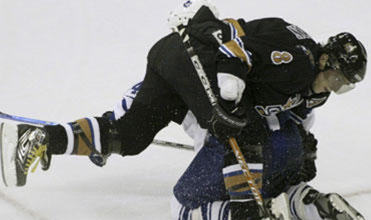 Aleksandr Ovečkin ("Capitals") - vienintelio įvarčio į Toronto "Maple Leafs" vartus autorius per NHL čempionato rungtynes "Capitals" - "Maple Leafs" (1:7), lapkričio 24, 2006. 