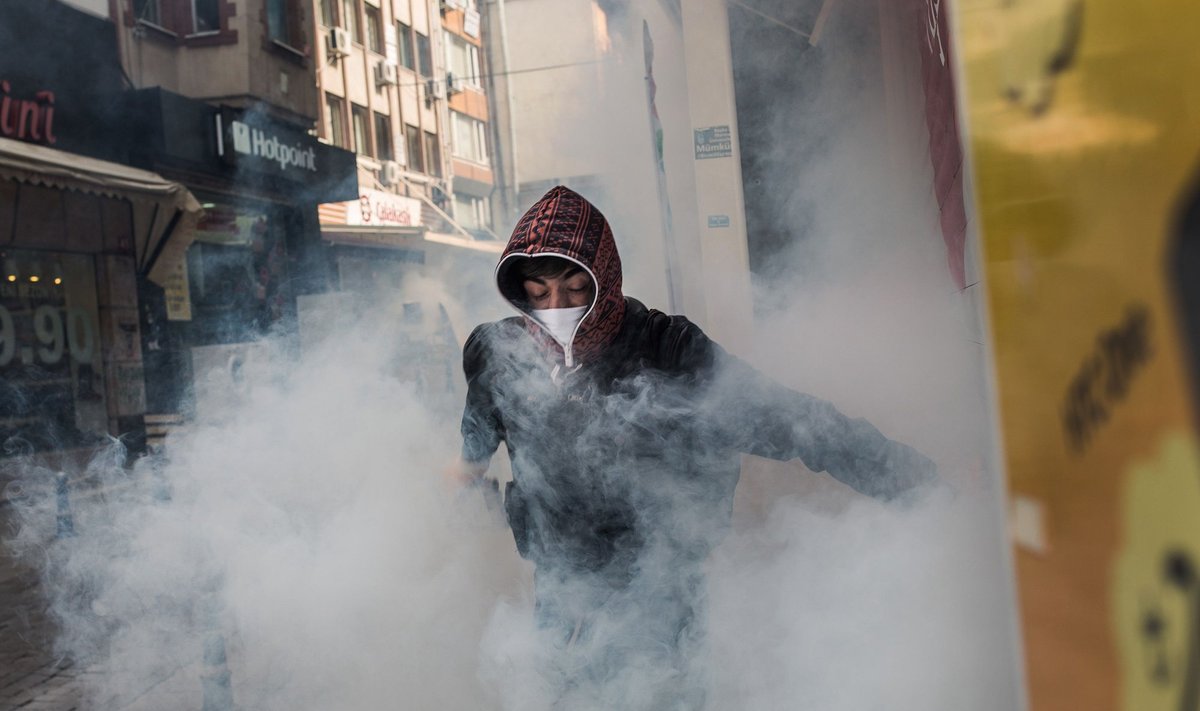 Turkijoje per prokurdiškus protestus prasiveržė mirtį sėjantis smurtas 
