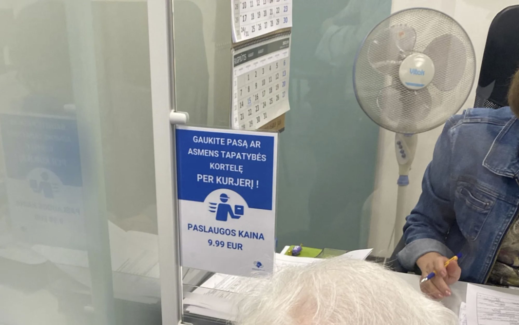 Widząc notatkę w rubryce paszportu, Kaunian był zdumiony: widziałeś droższą usługę?