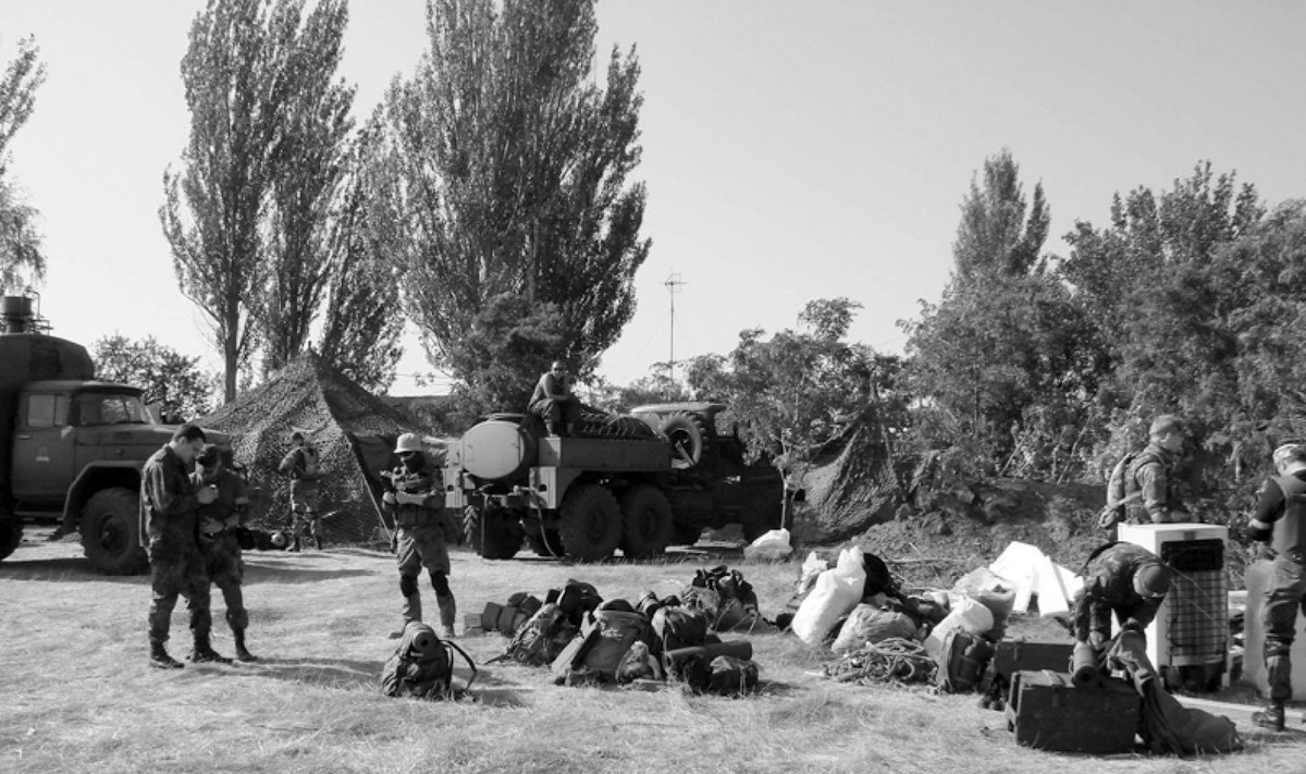 Susirinkimas prieš išskrendant. Kramatorskas. 2014 m. rugpjūčio 6 d. (A. Palval)