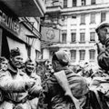 Kraupūs vokiečių merginų pasirinkimai: atsiduoti sovietų kariams ar būti nušautoms