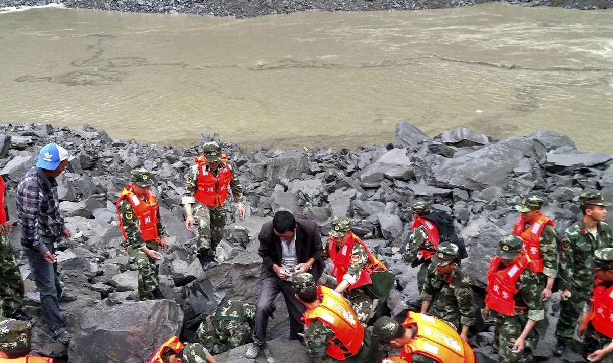 Kinijoje po nuošliauža gali būti palaidota apie 100 žmonių