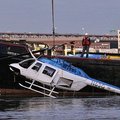 Niujorke į upę nukrito sraigtasparnis