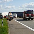 Dėl didelės avarijos Ukmergės r. uždarytas eismas magistralėje Vilnius-Panevėžys