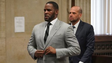 Певец R Kelly осужден на 30 лет за многолетние сексуальные домогательства и насилие