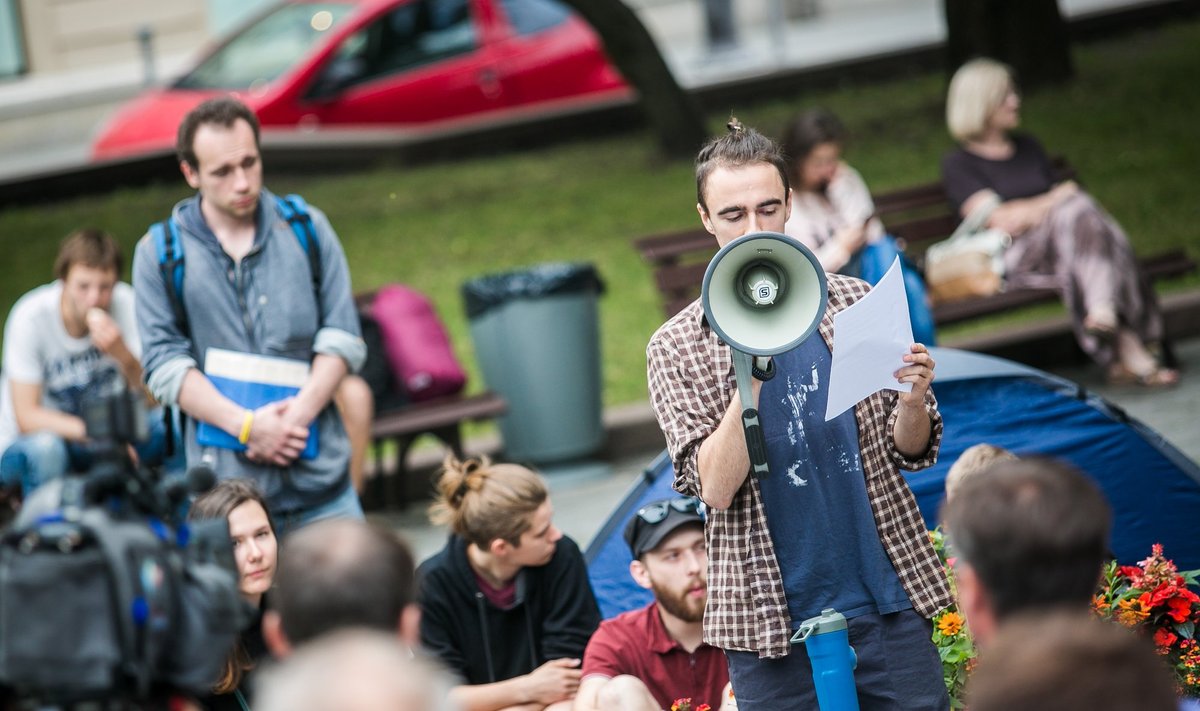 Rally against the amendments to the Labour Code in the front of the Government Office