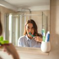 Prieš ar po pusryčių valytis dantis: ekspertai dažniausiai turi vieną atsakymą