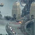 Ant Sidnėjaus tilto užsidegęs sunkvežimis sutrikdė eismą