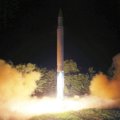 Šiaurės Korėja nerimsta: paleista raketa Japonijos link