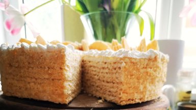 Vaflinis tortas su „Paukščių pieno“ kremu – šį nostalgiją keliantį desertą įmanoma pasigaminti ir namuose