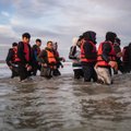 Prancūzija ir JK pasirašė naują susitarimą dėl migrantų, plaukiančių per Lamanšo sąsiaurį, stabdymo