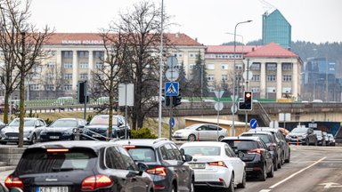 Kelininkai: pagrindiniai šalies keliai sausi