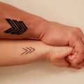 Lietuviai darosi tatuiruotes strėles, kurios turi ypatingą reikšmę
