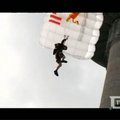 Nuo Vilniaus televizijos bokšto atliktas pirmasis šuolis su parašiutu