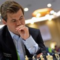 Gluminantis atvejis: pasaulio šachmatų čempionas Magnusas Carlsenas pasidavė po pirmo ėjimo