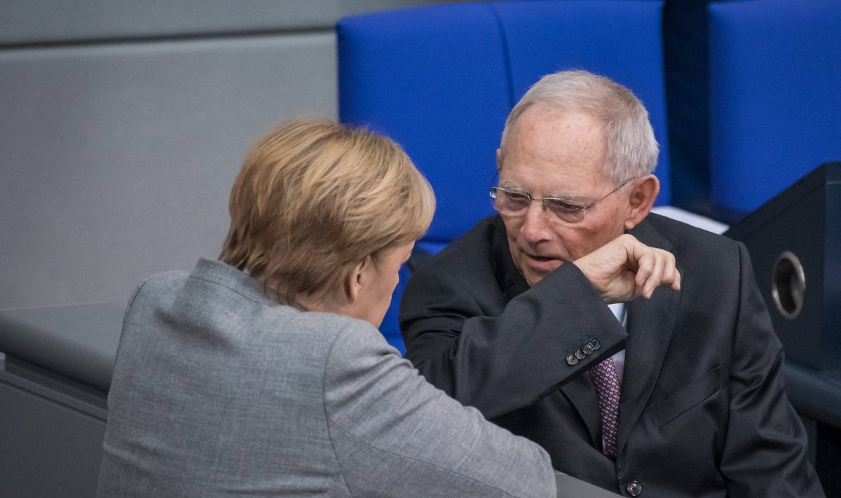 Wolfgangas Schäuble, Angela Merkel