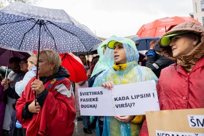 Striking teachers marched to Vincos Kudirka Square in Vilnius