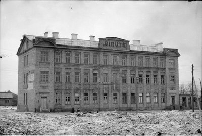 Atstatytas „Birutės“ saldainių fabriko pastatas Šiauliuose, Stoties g. 14, 1947 m. Autorius: Šiaulių „Aušros“ muziejaus nuotr.