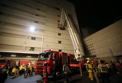Bankoke dega dangoraižis, mažiausiai 3 žmonės žuvo