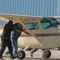 JAV naikintuvai perėmė lėktuvą su marihuanos kroviniu, priartėjusį prie B.Obamos sraigtasparnio