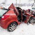Penktadienio naktį Vilniuje į stulpą įsirėžus automobiliui, du žmonės žuvo, dar vienas sužalotas