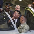 Kim Jong Unui buvo leista apžiūrėti naujausią Rusijos naikintuvą