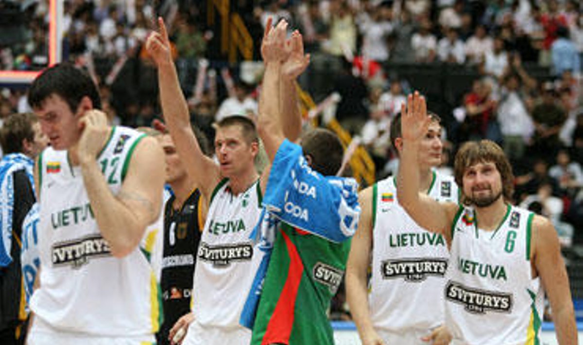 Lietuvos vyrų krepšinio rinktinė pasaulio čempionate iškovojusi 7 vietą, rugsėjo 3, 2006.