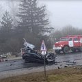 Kėdainių rajone – mirtina sunkvežimio kaktomuša su lengvuoju automobiliu