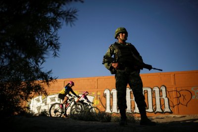 Meksikos Nacionalinės gvardijos karys pasienyje