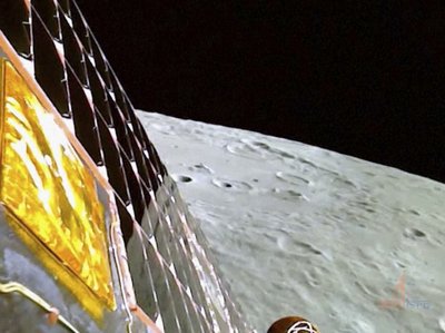 „Vikram“ detalė erdvėlaivyje Chandrayaan-3, leidžiantis Mėnulyje. Šaltinis: ISRO via AP