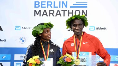 Nuostabus Berlyno maratonas: etiopė Assefa pasiekė pasaulio rekordą, Kipchoge triumfavo rekordinį penktą kartą