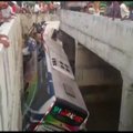 Indijoje nuo tilto nuvažiavo autobusas, žuvo 11 žmonių