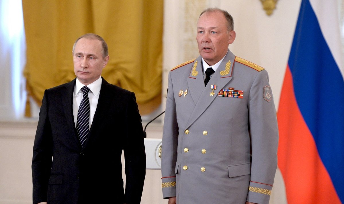 Vladimiras Putinas, Aleksandras Dvornikovas