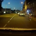 Nufilmuota, kaip susižalojo Vilniuje nuo policijos bėgęs mopedo vairuotojas