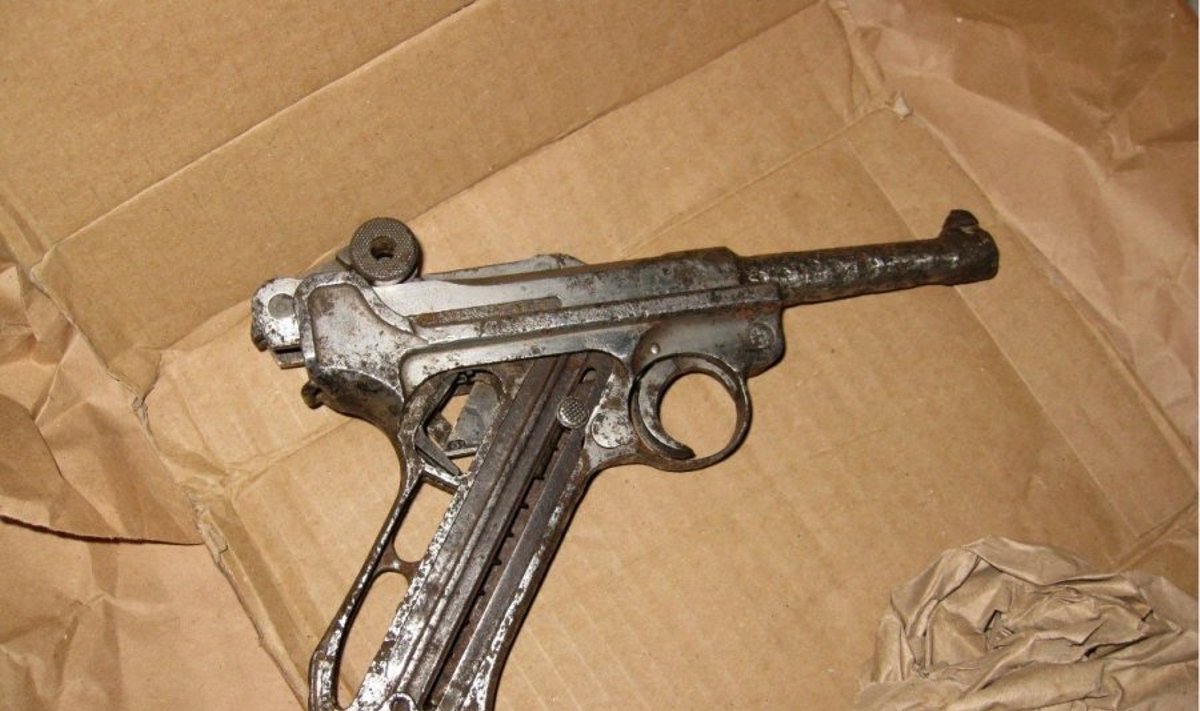 Siuntoje į Vokietiją muitininkai aptiko pistoletą "Parabellum"